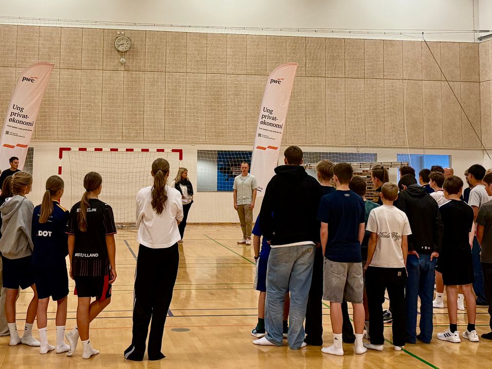 Andelen af unge i RKI er steget 35 procent – nu rykker privatøkonomi ind i ni 8. klasser